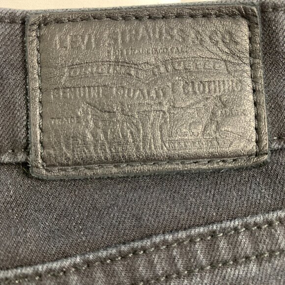 Levi’s Premium Women’s 721 High-Rise Black Skinny Jeans – Classic Slim Fit Denim - Picture 7 of 10